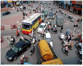 보행자의 위험을 더욱 초래하는 사거리 신 교통 체계