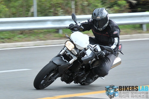 표준, 그 위를 노려보다 + BMW F800R ABS = 찌노닷컴