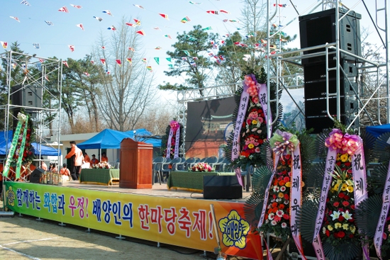  홍성 배양초등학교 무대와 백트러스
