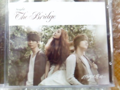  8eight, 첫번째 미니앨범 The Bridge.