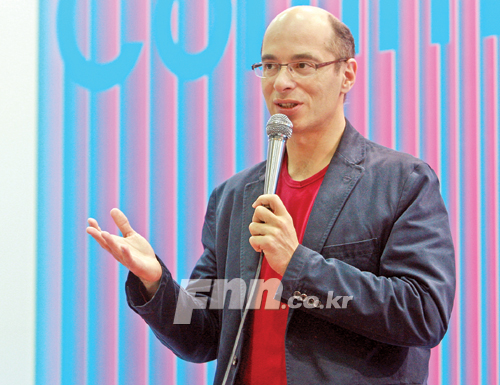  창조적 작품세계의 근원은 '자유로움'