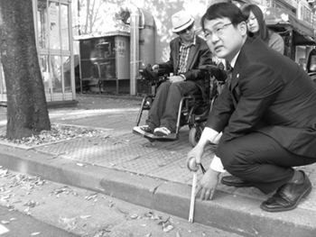 190-강북구, 횡단보도 <b>장애인 경사로</b> 공사했지만 여전히 그대로??