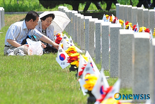 현충일 의미를 아시나요?? 6월 6일 현충일은 추모의 날 입니다.