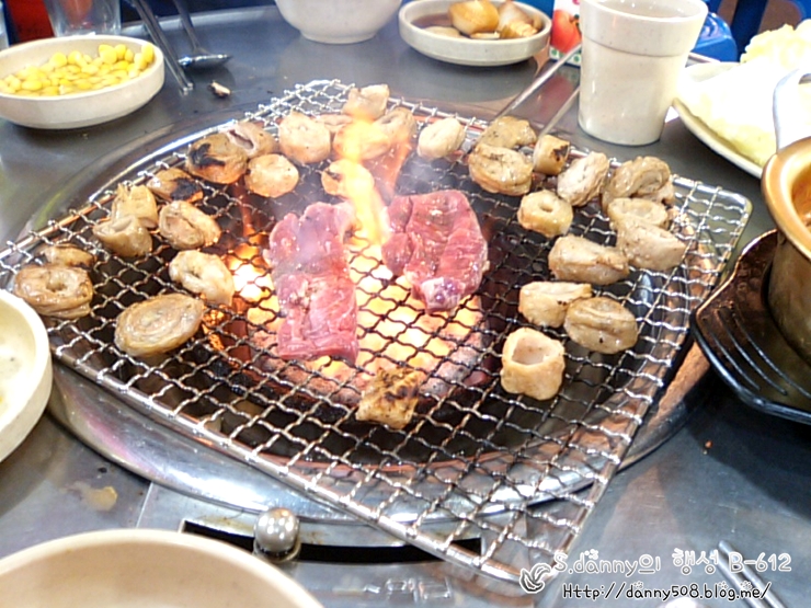 우걱우걱~! 맛좋은 막창! 갈매기살! 우걱우걱~! 맛좋은 막창! 갈매기살!
