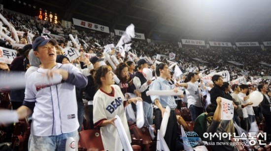 역대 최소경기 <b>400만 관중</b> 기록 돌파한 <b>프로야구</b>... 
