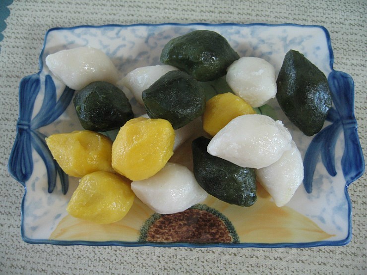  송편 (ソンピョン (松葉蒸し餅)) 