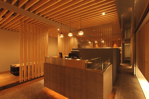 각재 판재를 활용한 목가적 Hiroshima restaurant 각재 판재를 활용한 목가적 Hiroshima restaurant