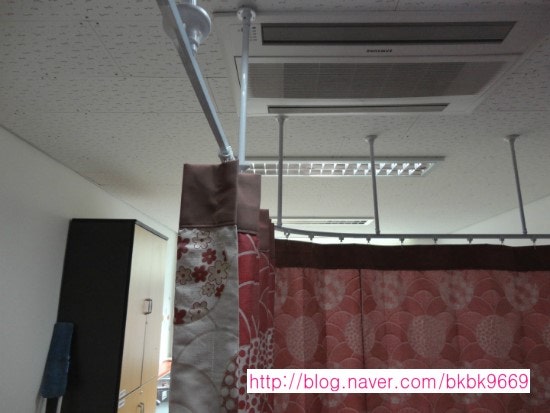 양산백경커튼] 양산의 어느 학교에 예쁜 커튼을 달아드리고 왔습니다^^ 커튼 시공 사진 412