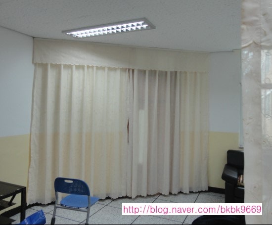 양산백경커튼] 양산의 어느 학교에 예쁜 커튼을 달아드리고 왔습니다^^ 커튼 시공 사진 409