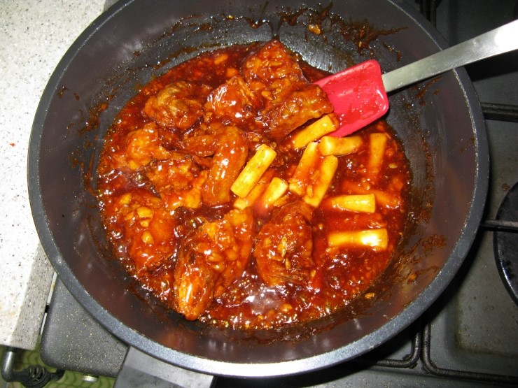  식은치킨 맛있게 먹는법- 닭강정이냐? 양념치킨이냐!!