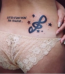 여성을 위한 골반 문신