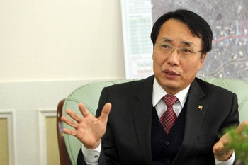 인터뷰-한현택 동구청장 - “전통시장 활성화와 기업유치에 총력 ...