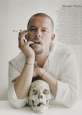 클러치와 반지가 하나로? 알렉산더 맥퀸(Alexander McQueen) 클러치!