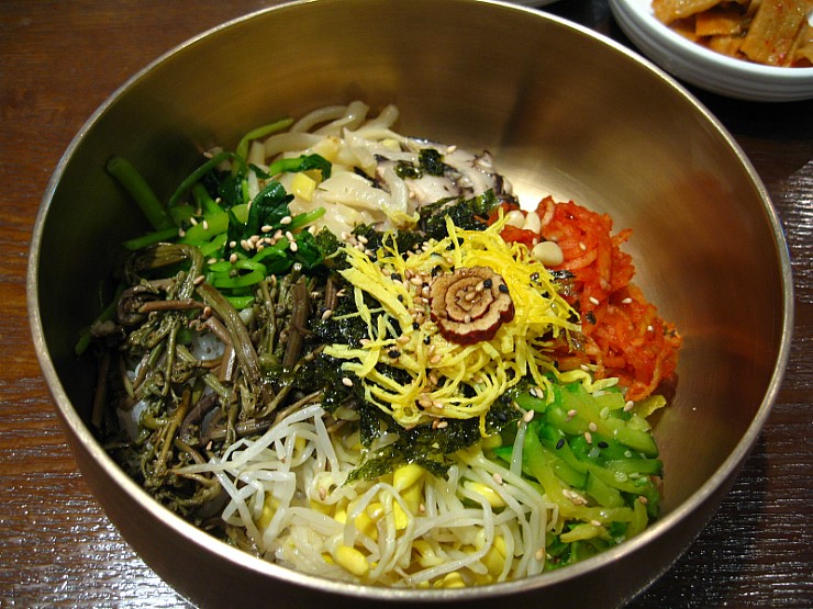  돌솥 비빔밥,  전통 호떡 외 (石焼ビビンパ、伝統ホットク他)