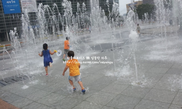  지난 주말 이야기 - 올여름 첫 물놀이한 홍이화니 