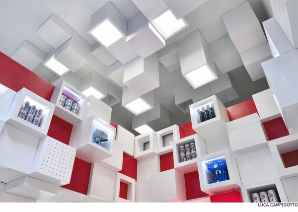 사각 모듈매스의 조합 Illy Shop \ Caterina Tiazzoldi 사각 모듈매스의 조합 Illy Shop \ Caterina Tiazzoldi