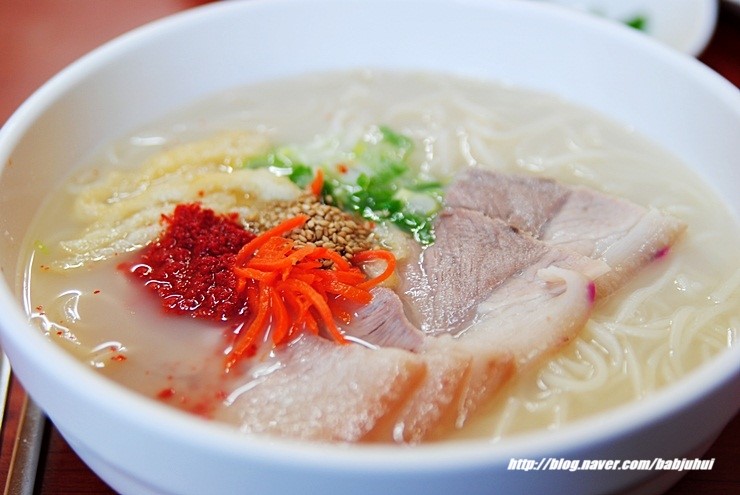  제주 고기국수집 삼성혈 만세국수