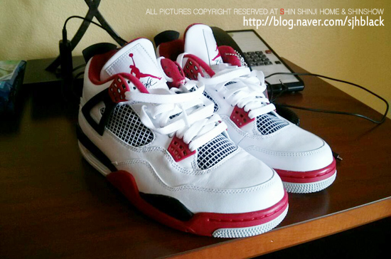  NIKE 조던4 파이어레드