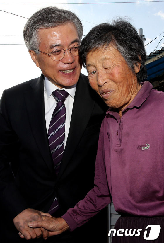 (469) - 강원도 속초 아바이 마을 방문 <b>실향민</b>들과 <b>간담회</b>