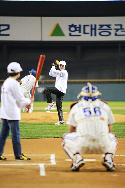 [한국시리즈] 대한적십자사 <b>총재</b>와 북한이주민 어린이의 희망풍차