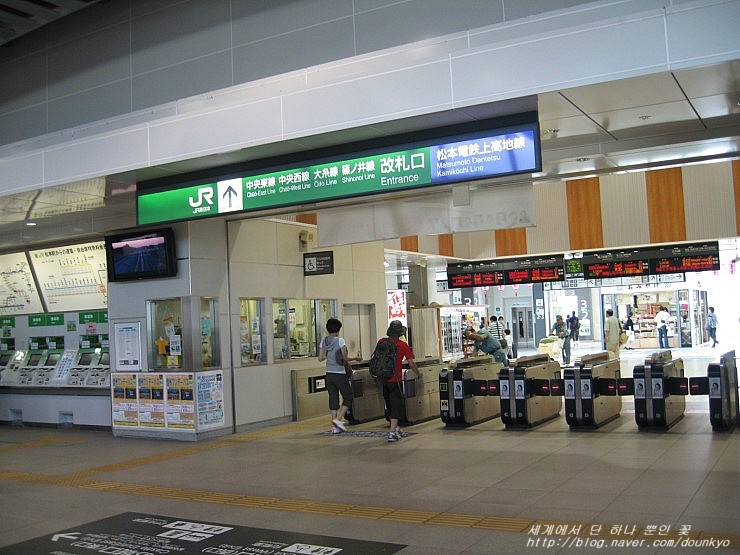  2011년 8월 마츠모토시, 마츠모토역 모습 (2011年 8月 松本市、松本駅の様子)