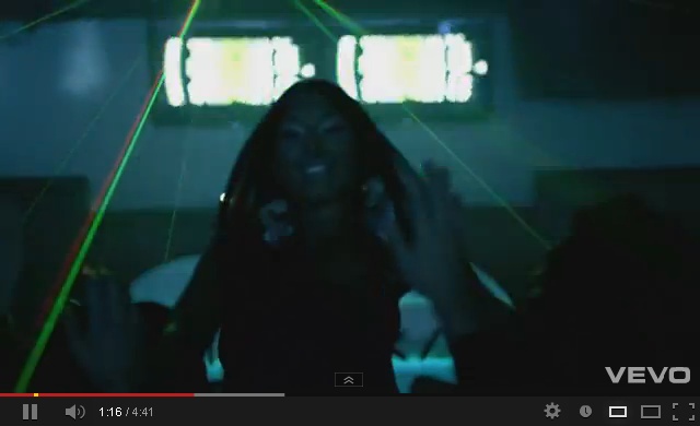  Nicki Minaj - Beez In The Trap (Explicit) ft. 2 Chainz