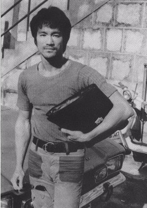 이소룡 사망전 한국을 무대로 한 유작시나리오를 계획