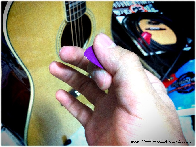 기타를 배워보자 - 7편 | 피크 잡는 법 : 네이버 블로그