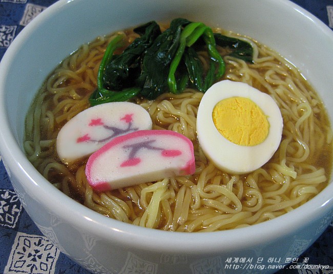  미키마우스 오차즈케, 마루짱 세이멘 간장맛 (ミッキーマウスのお茶漬け、マルちゃん正麺 醤油味)