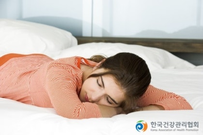 잠을 더 많이 자는 이유는 무엇입니까? 4