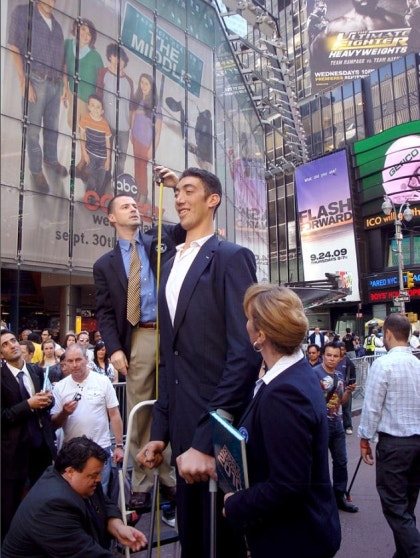 살아있는 세계에서 가장 키가 큰 사람