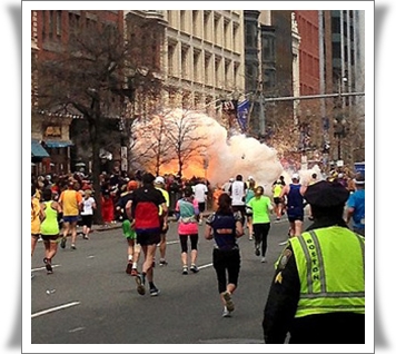 보스턴 마라톤 테러의 처참한 현장사진들