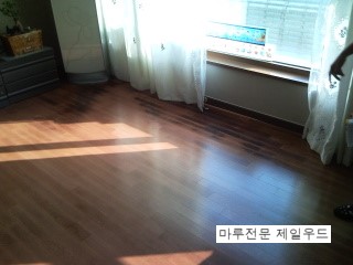  합판마루 변색된 부분만 제거하고 다시 시공
