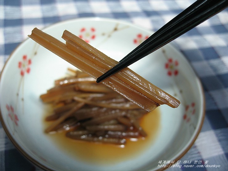  머위장아찌 (ふきのチャンアッチ(醤油漬け))
