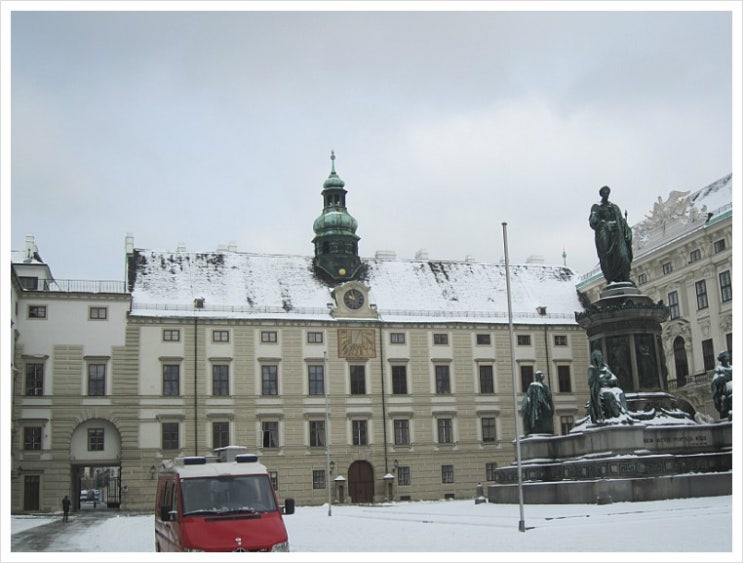 오스트리아 비엔나 (7) 호프부르크 구왕궁(Alte Hofburg Palace) 그리고 미카엘 광장 오스트리아 비엔나 (7) 호프부르크 구왕궁(Alte Hofburg Palace) 그리고 미카엘 광장