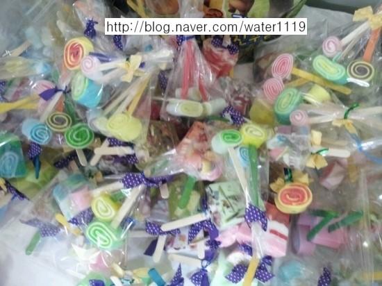  자원봉사센터1365에서 천연비누수업중~
