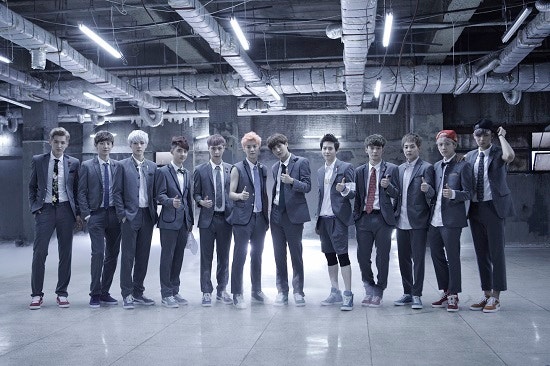 EXO 『Growl』ステージの制服スタイル
