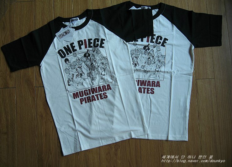  원피스 캐릭터 T셔츠와 요리 책 (ワンピースのキャラクターTシャツとお料理の本)