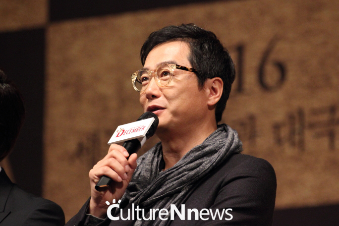 뮤지컬 '디셈버' 연출자로 나선 장진 감독 뮤지컬 '디셈버' 연출자로 나선 장진 감독