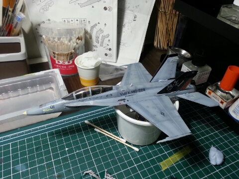  아카데미 1/72 F/A-18D 호네트-3