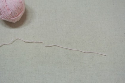 How to: THREAD YOUR CROSS STITCH NEEDLE 