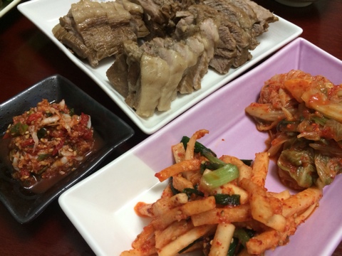  수육삶기 / 무생채 / 새우젓양념
