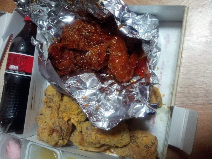 네네치킨 :) 쇼치세트, 스노윙치즈&쇼킹핫 반반