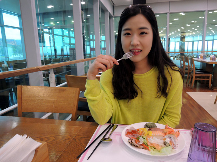  제주도 봄여행 마지막 - 중문관광단지 샹그릴라 뷔페와 야간 박물관은 살아있다 관람!