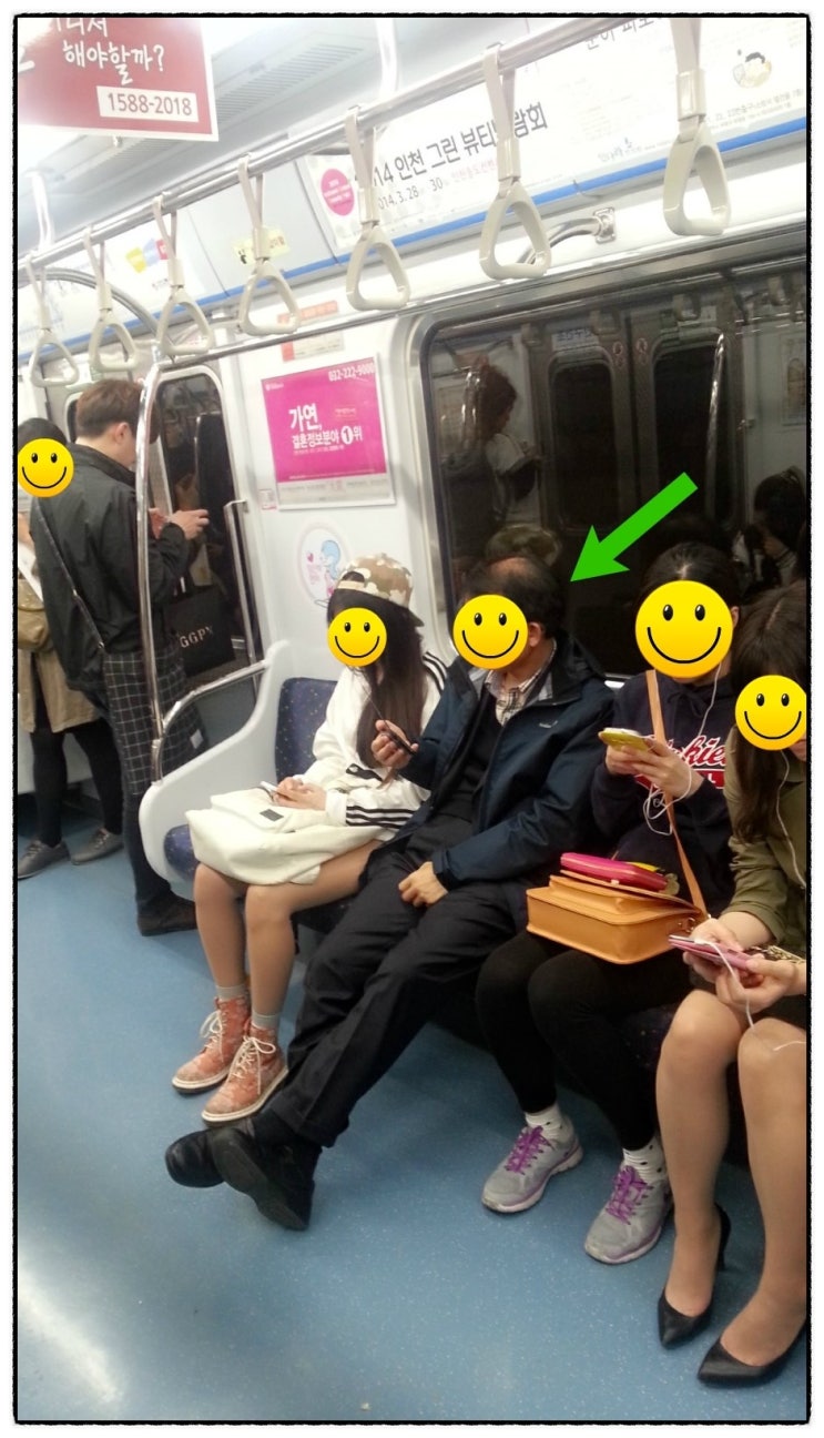 지하철 에티켓 실종 - 이어폰도 없이 TV보는 아저씨...-_- 지하철 에티켓 실종 - 이어폰도 없이 TV보는 아저씨...-_-