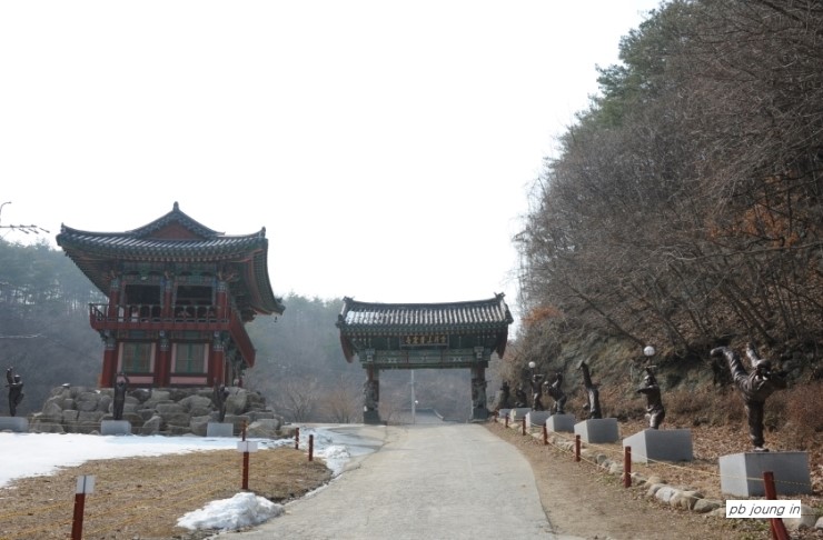 * [여행] 한국의 소림사 경주 골굴사(骨窟寺) *