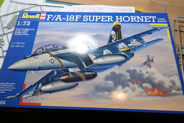  Revell 1/72 F/A-18F Super Hornet