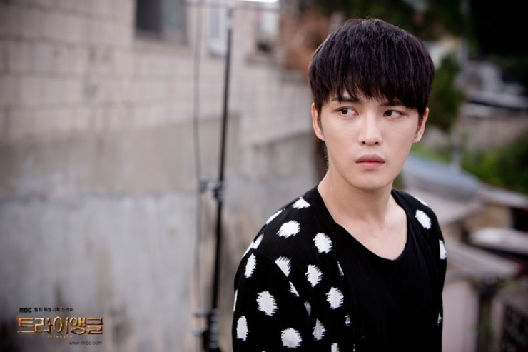 '영달이를 발견한 <b>정희</b>!' 트라이앵글 공홈 <b>김재중</b> 현장포토