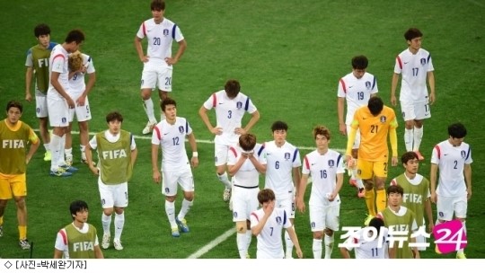 세웠다    <b>홍명보</b>호, '의리'는... 해외파들, '<b>허울</b>' 벗고 '진짜... 