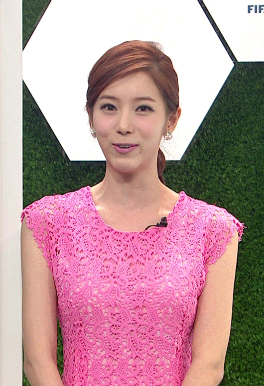 김초롱 아나운서.GIF